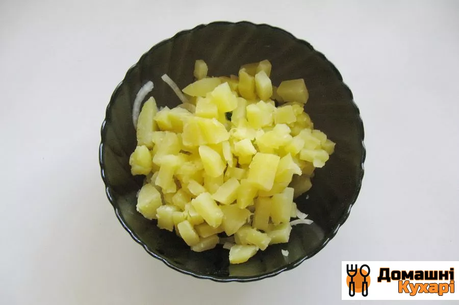 Салат з солоними баклажанами і картоплею - фото крок 6