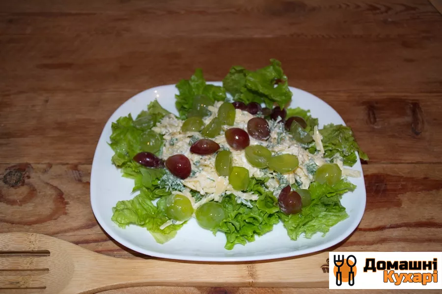 Салат з виноградом, сиром і часником - фото крок 5